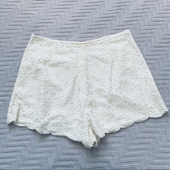 Jack Henry cream lace overlay high waisted shorts - Picture 2 of 6